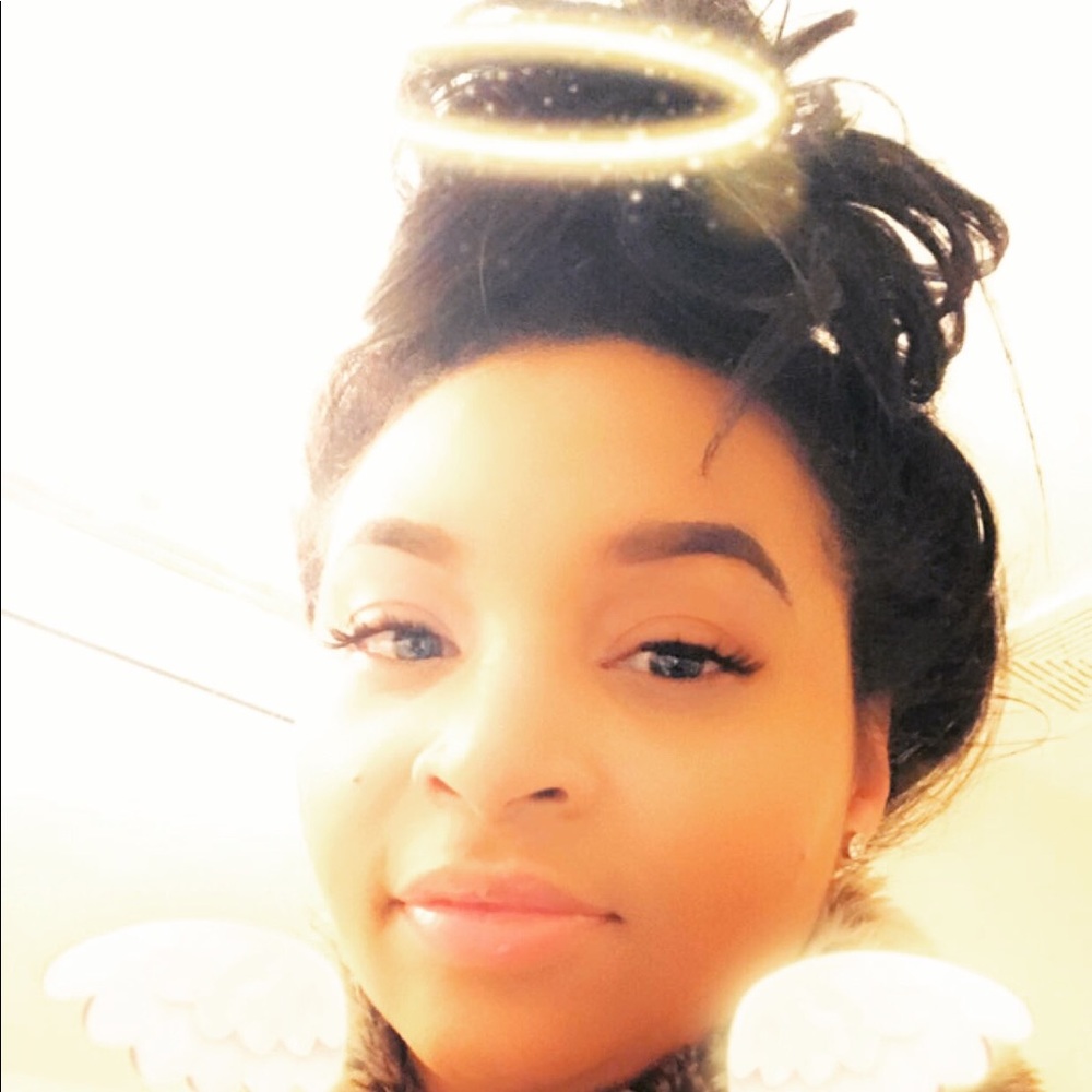 Meet your Posher, Danielle